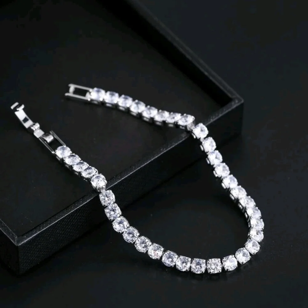 Luxury Tennis Bracelet Elegant Silver & Diamond/Cubic Zirconia Jewelry for Women